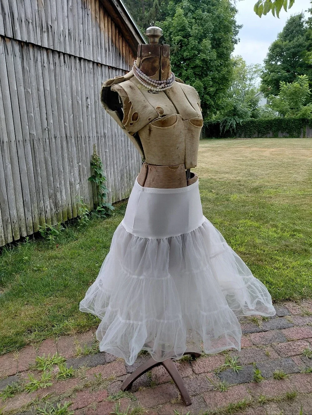 Grace Karin white mesh volumonous ruffle petticoat skirt layer M